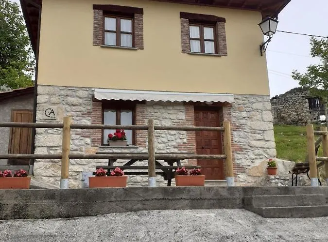 El Llagarin Country house