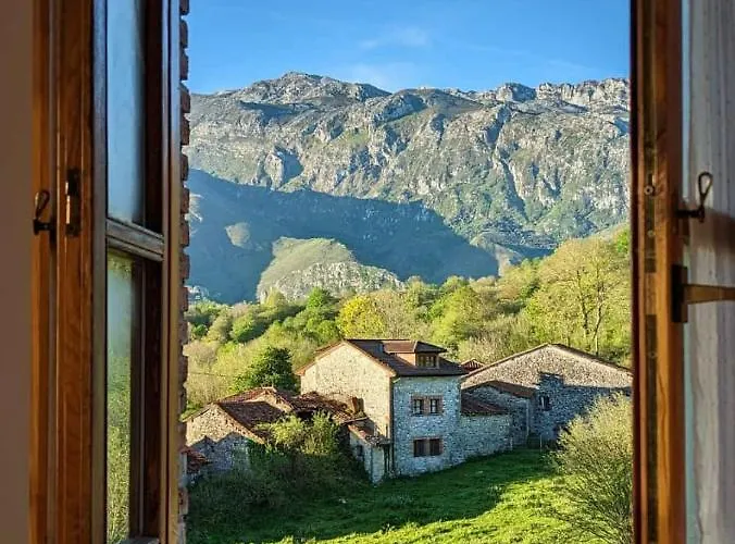 El Llagarin Country house *